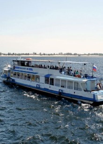 Праздничная прогулка на теплоходе по Волге
