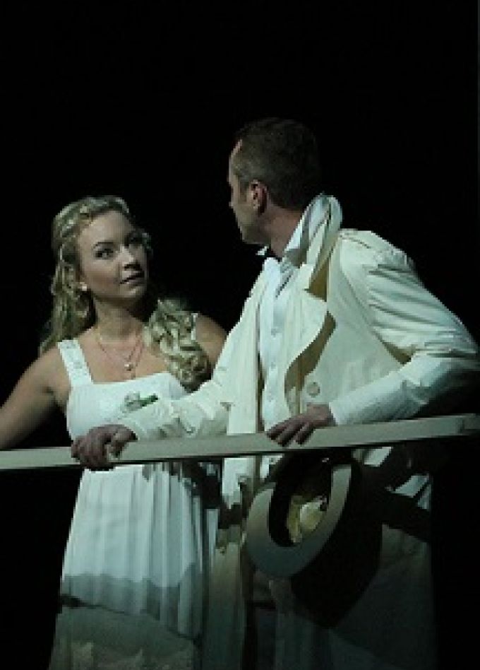 Отель двух миров