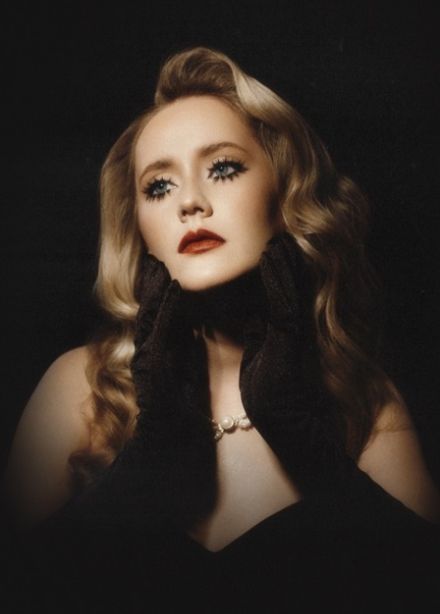 Элли на маковом поле